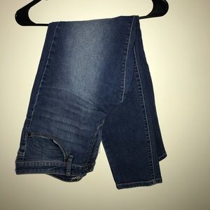 Universal Thread Medium Wash Mid-Rise Skinny Jeans